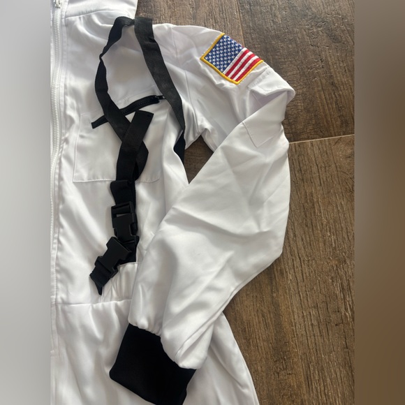 Spirit Astronaut Jumpsuit Costume in White - Picture 5 of 9